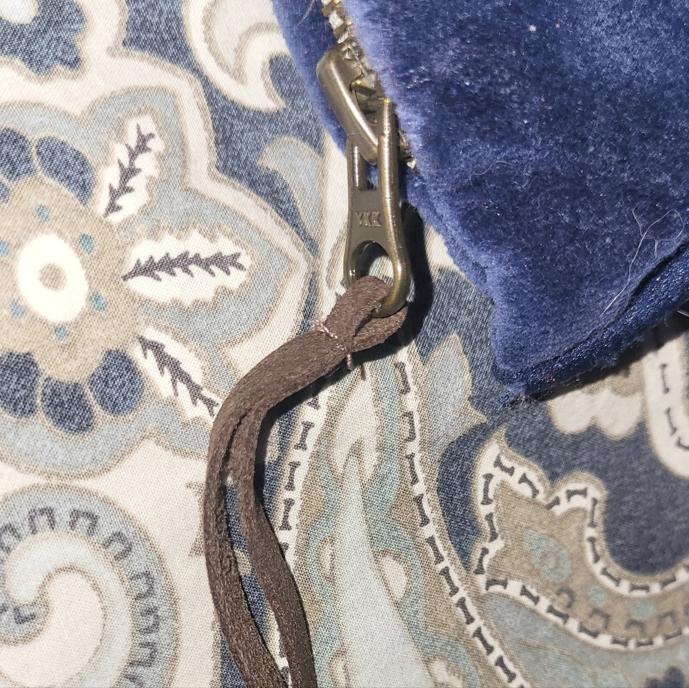 Pottery Barn Deep Blue Velvet Pillow Cover - Picture 7 of 8